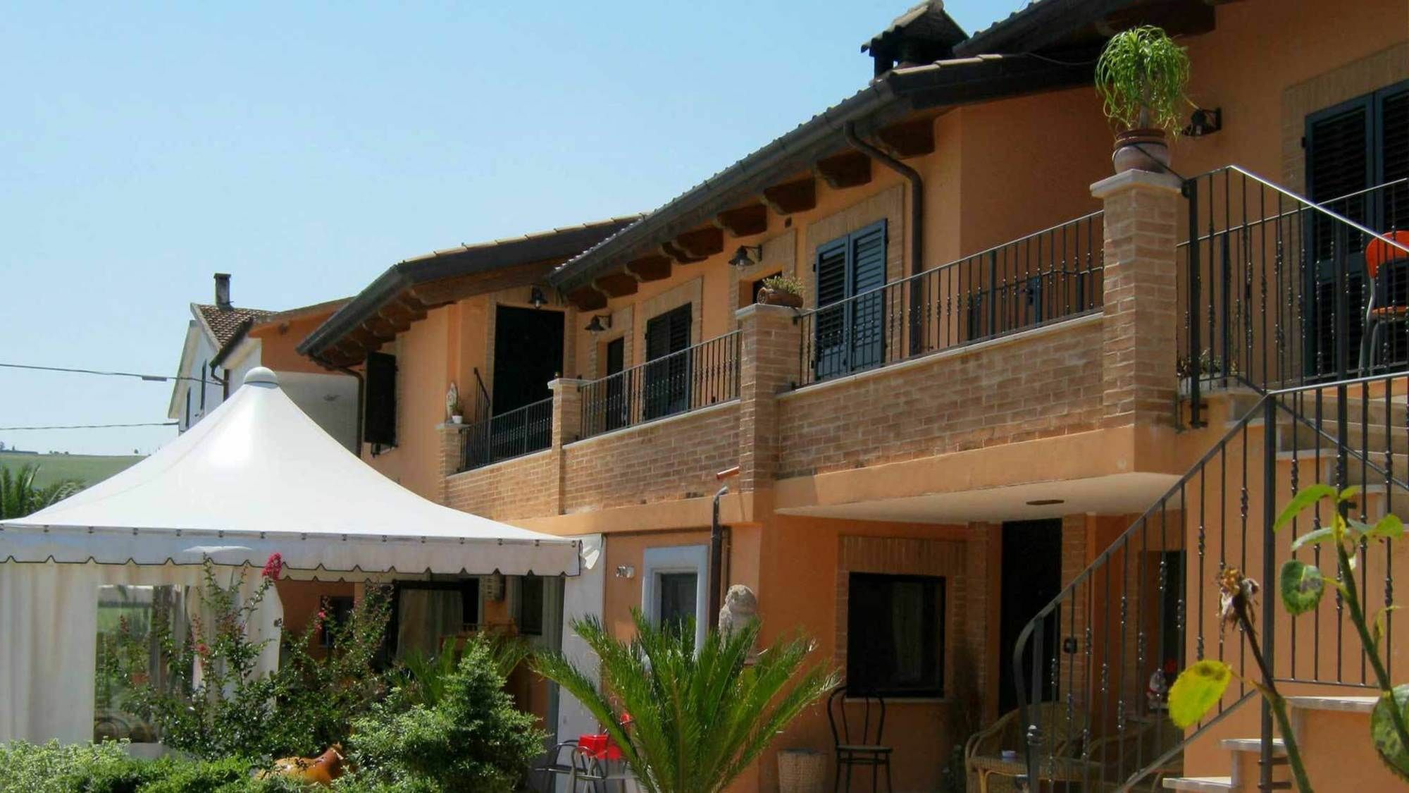 Agriturismo Le Vigne Фермо Экстерьер фото