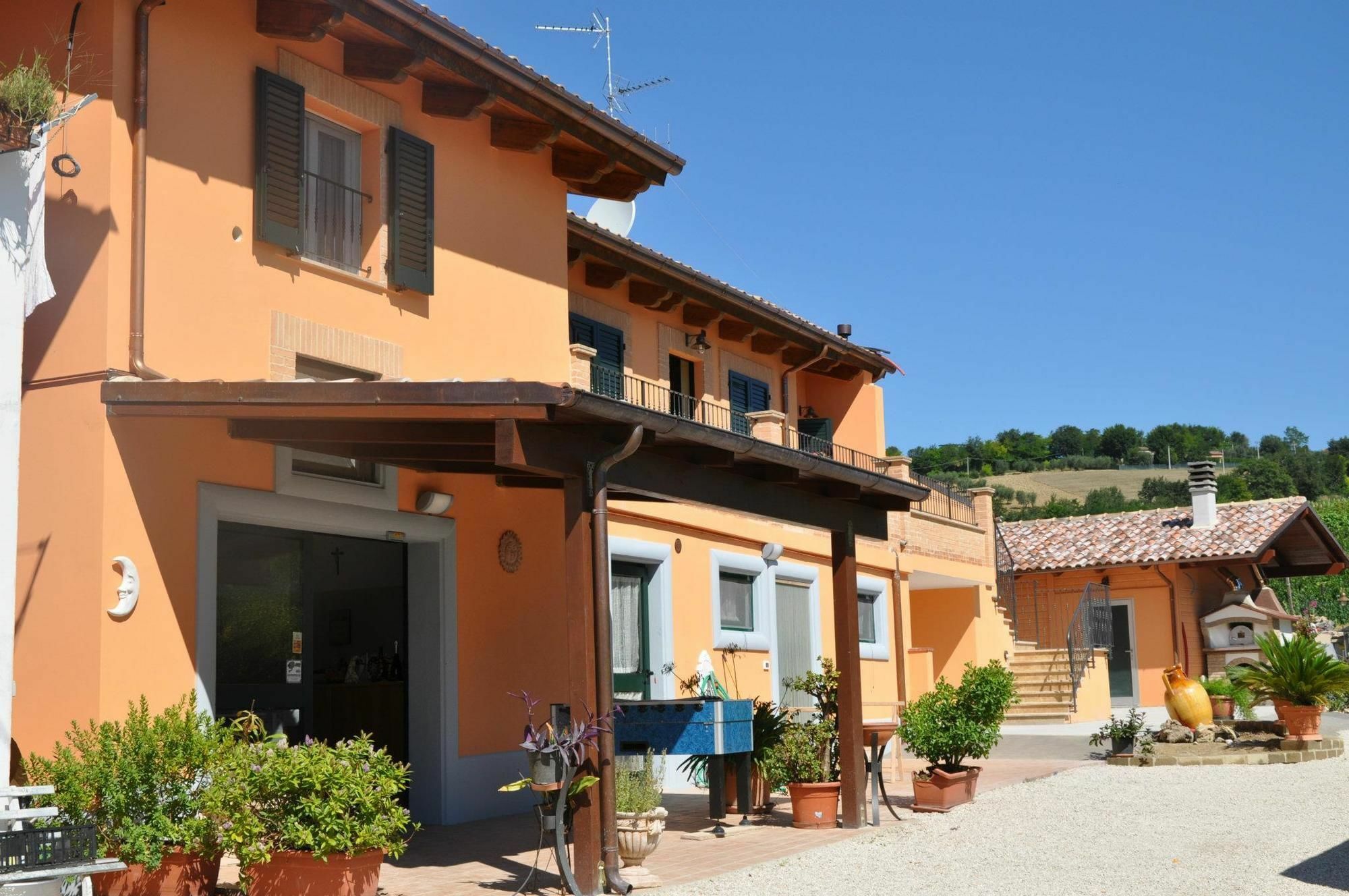 Agriturismo Le Vigne Фермо Экстерьер фото
