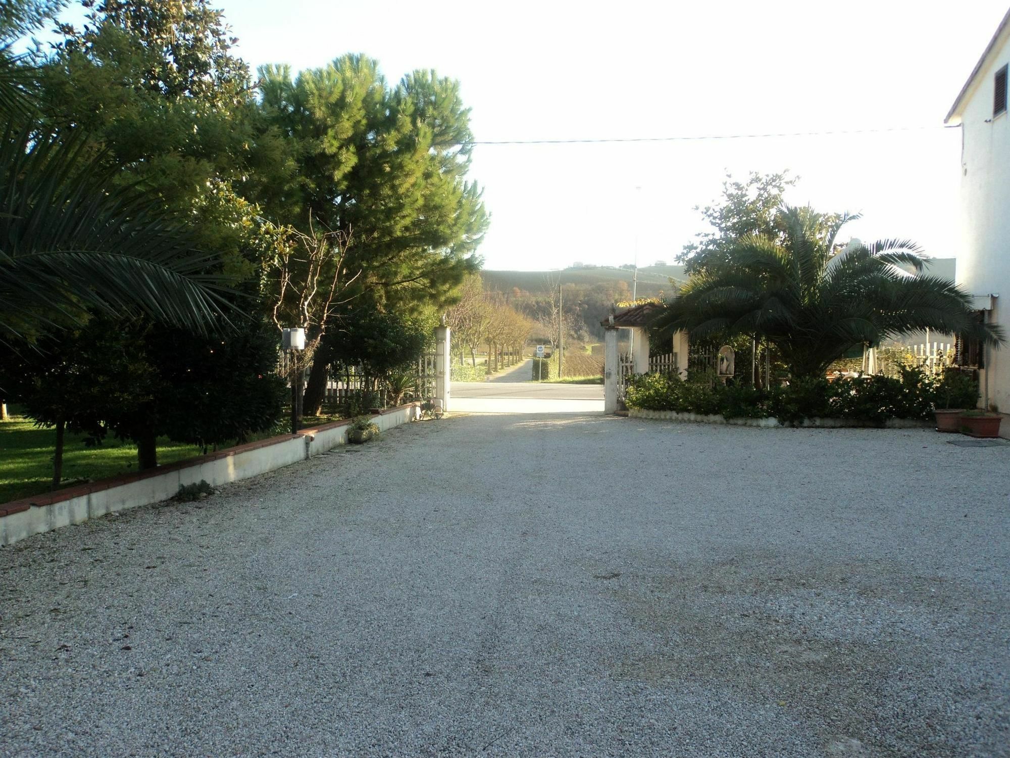 Agriturismo Le Vigne Фермо Экстерьер фото